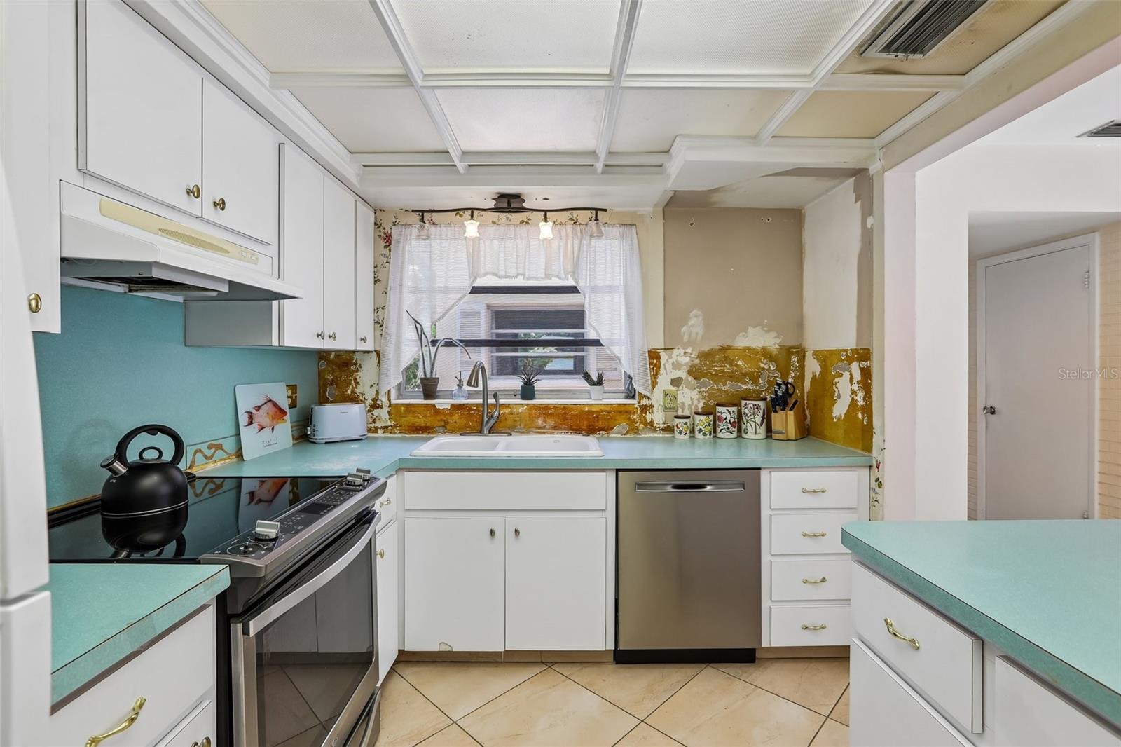 TB8511144