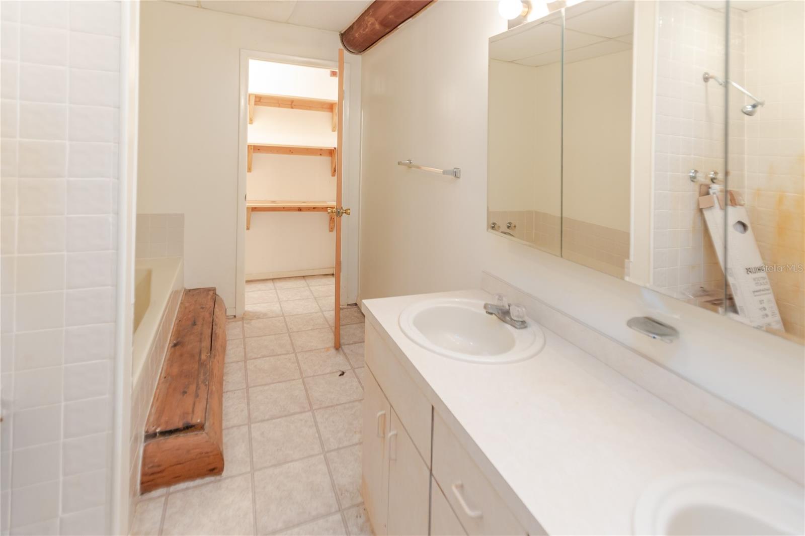 Ensuite Bathroom 1