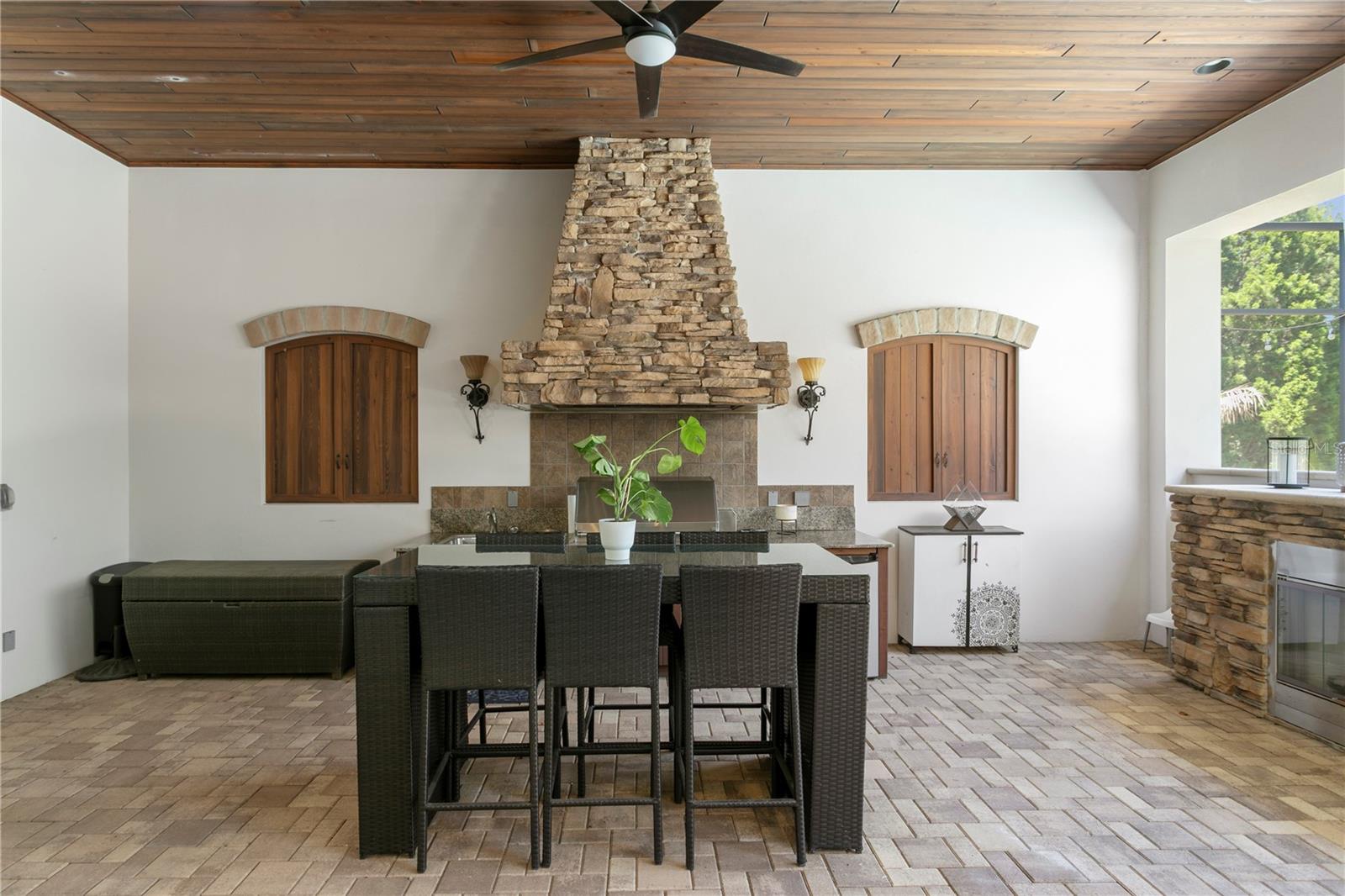 Dramatic natural rock accents.