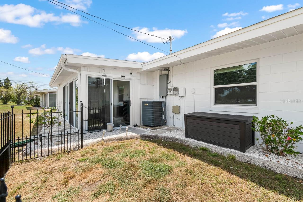901 Augusta Dr - Fenced in area - AC / Heat pump area