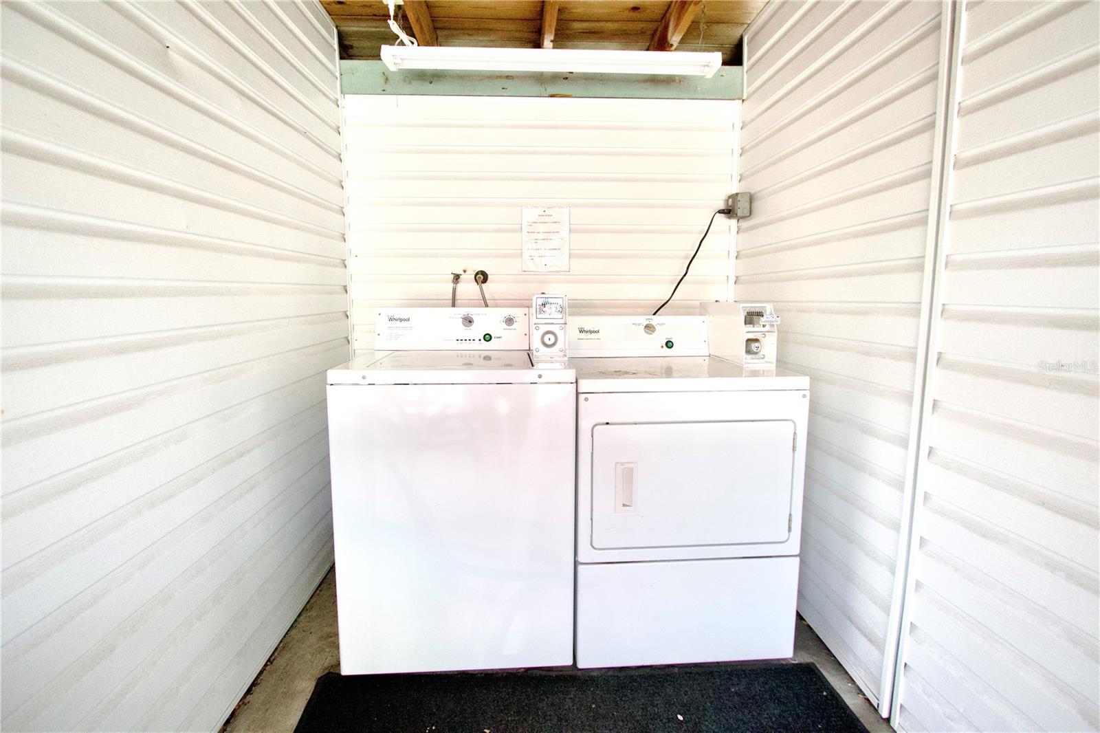W7885997