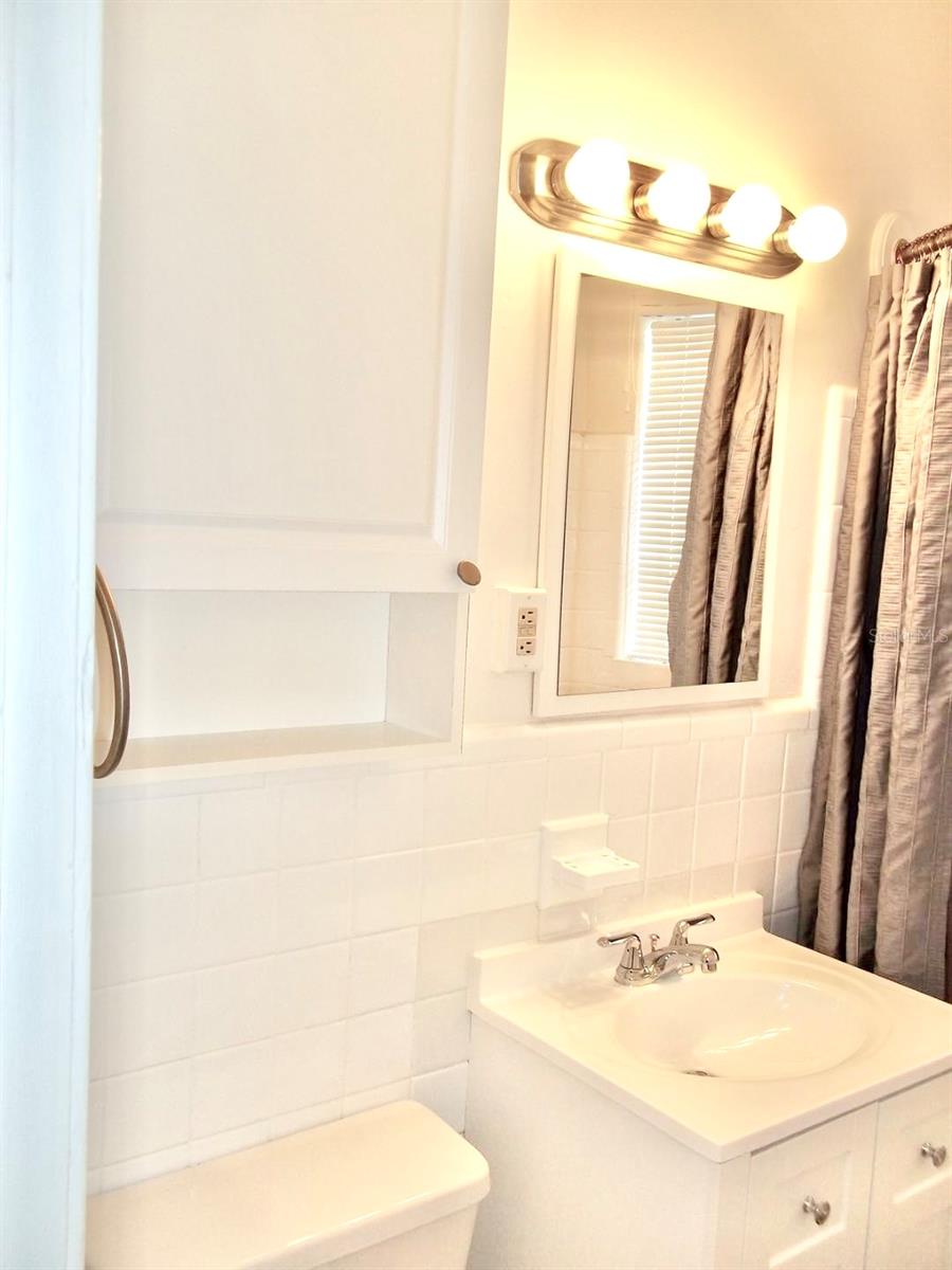 W7885997