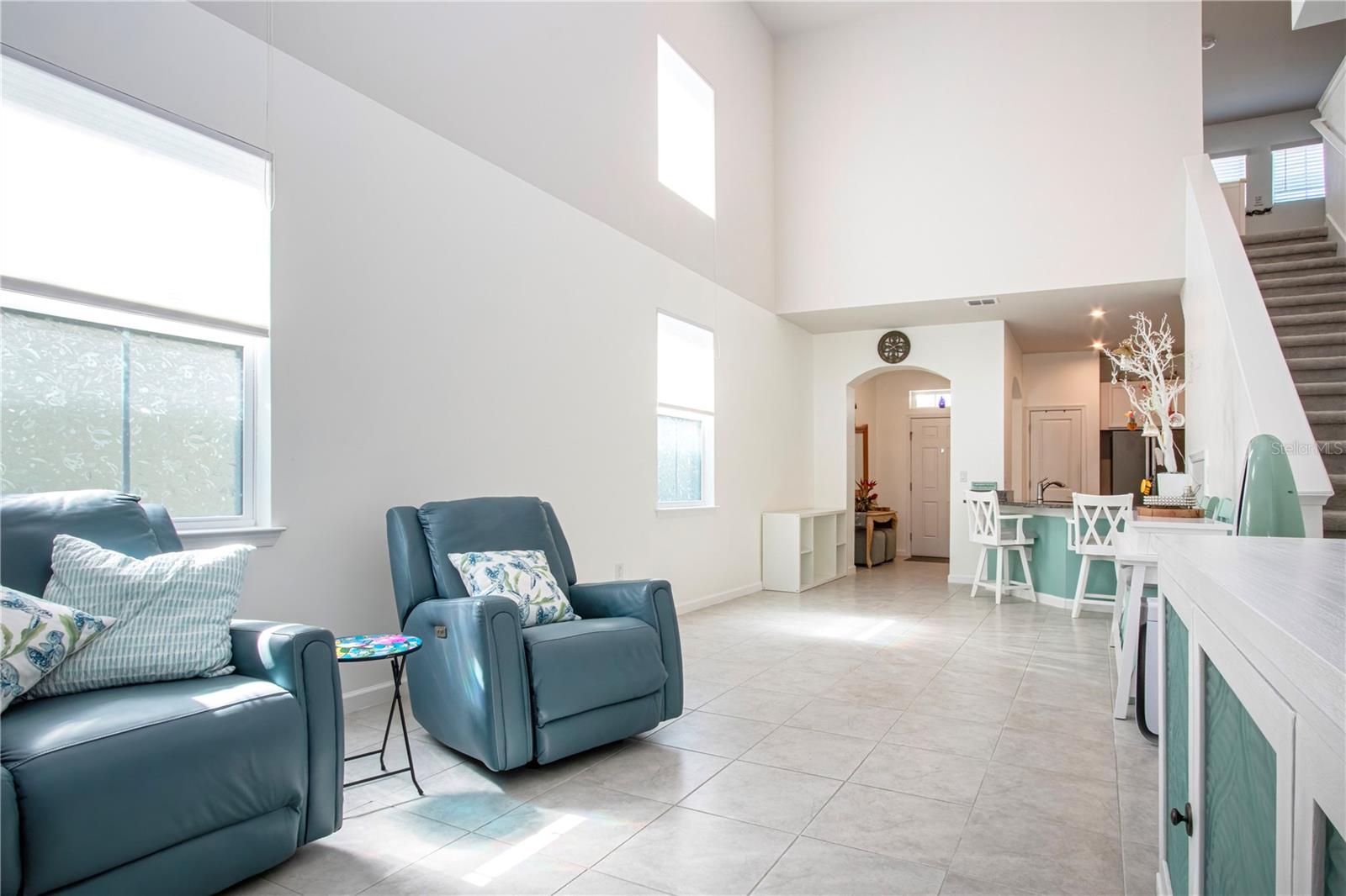 Expansive ceiling
