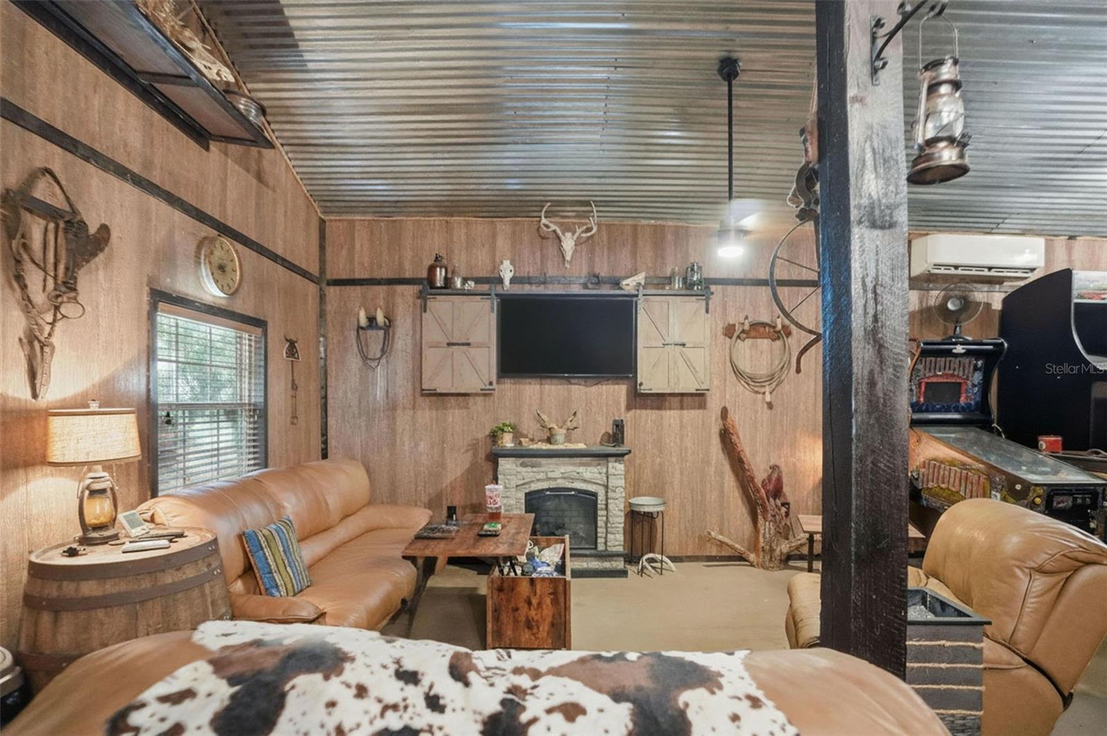 Saloon Cabin Great Room