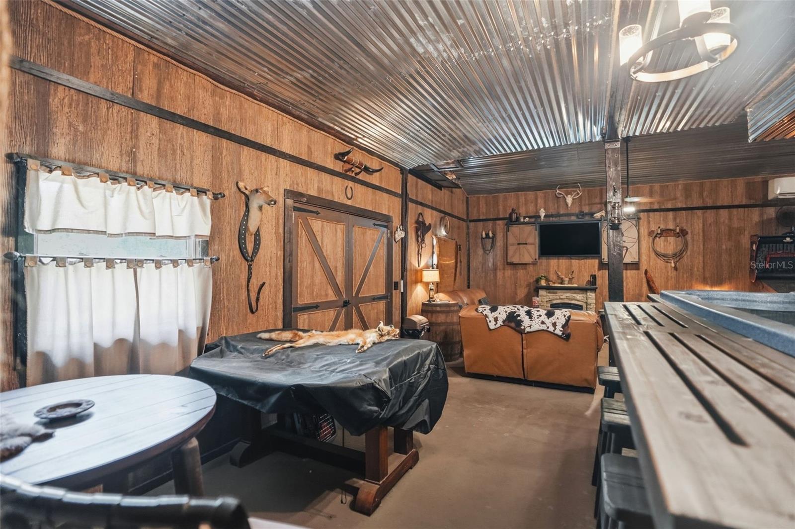 Saloon Cabin