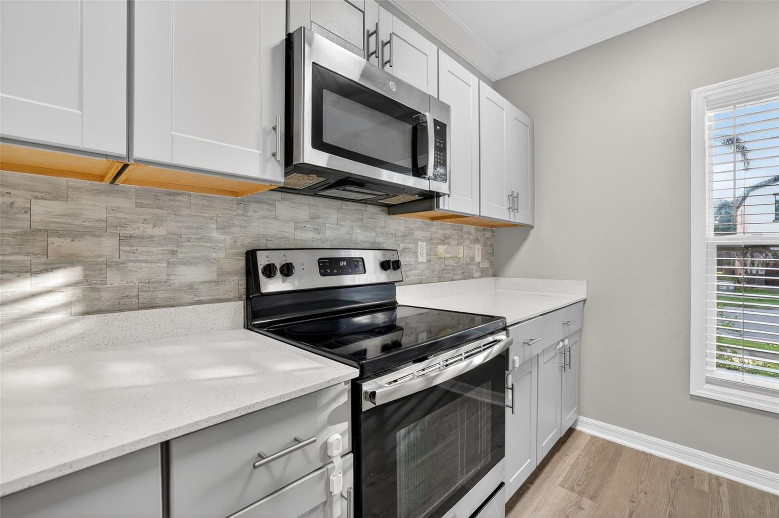 Spacious Chefs Kitchen with Gray Concept