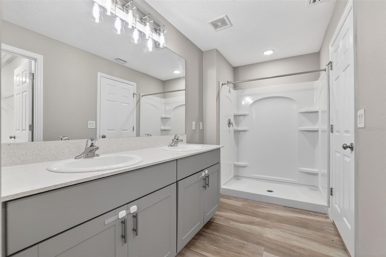 Primary En-Suite Bath