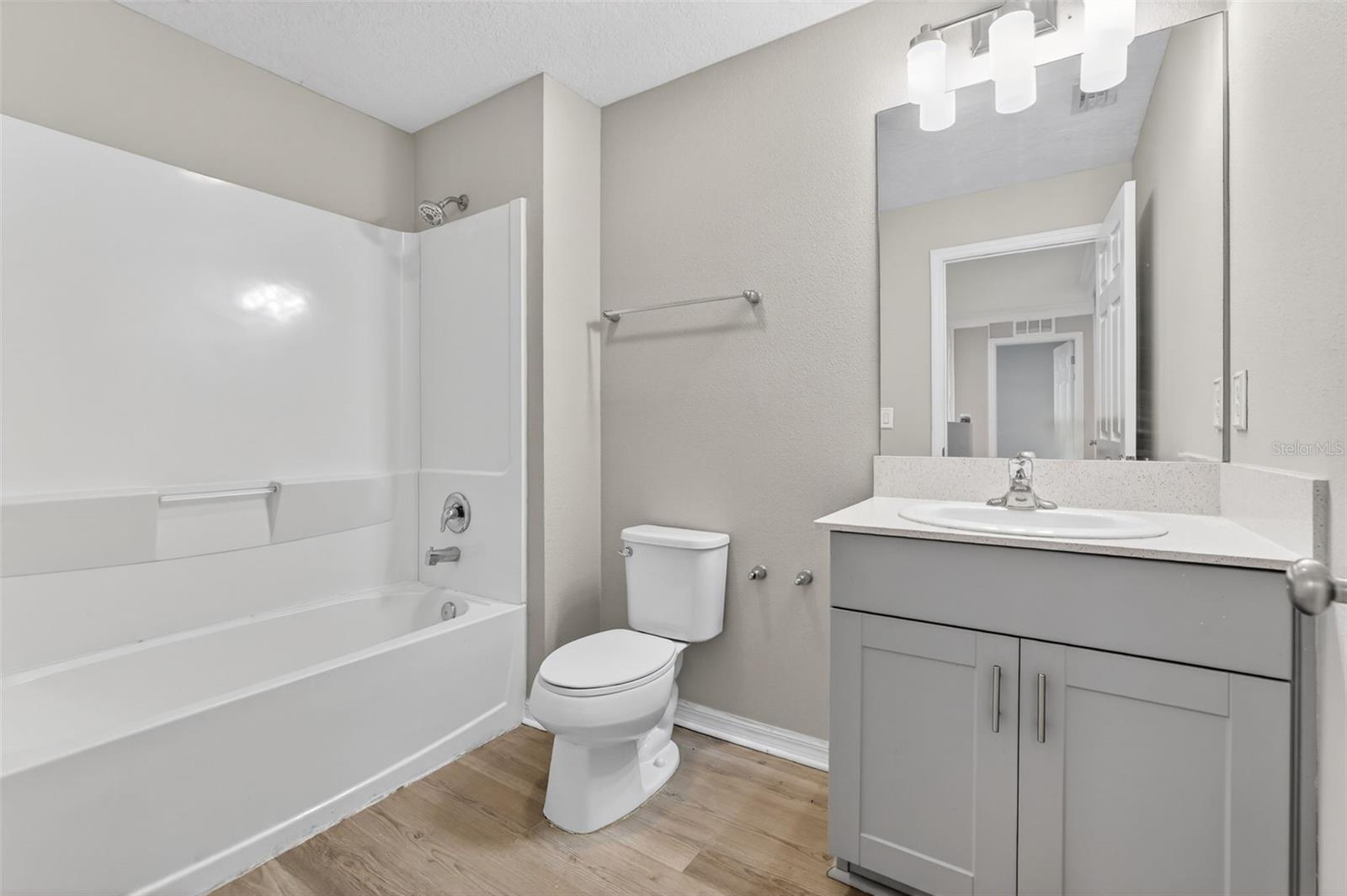 Bathroom 2 with Tub Shower