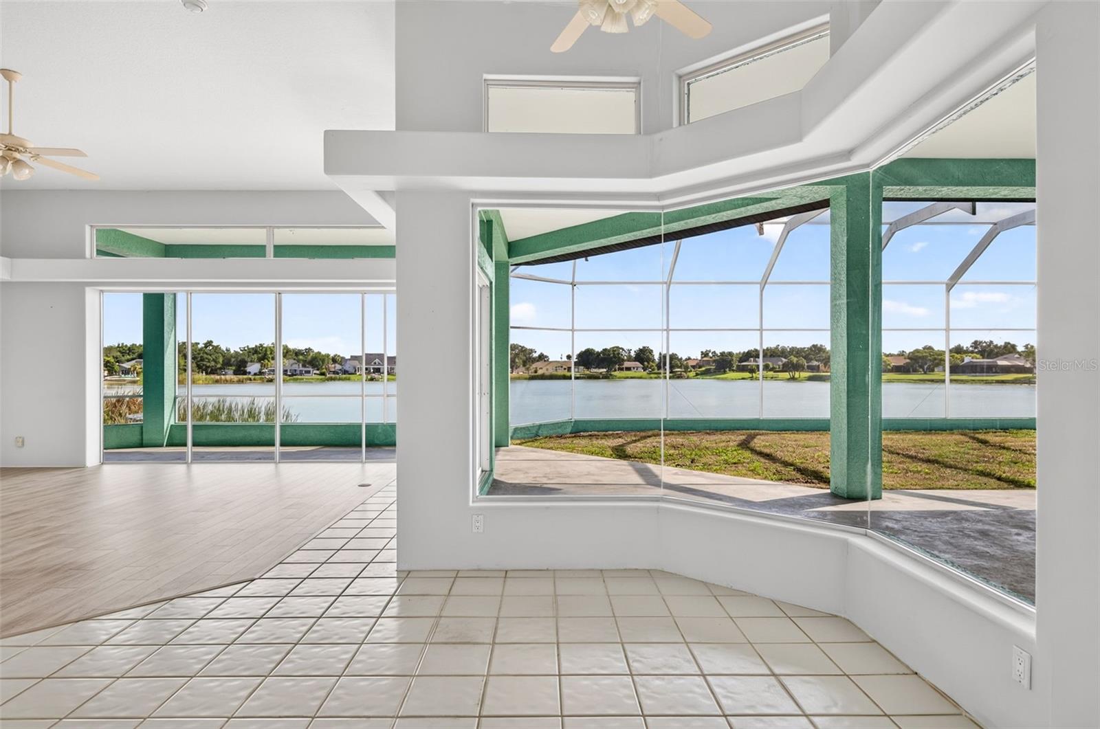 Breakfast Area with Aquarium Window
