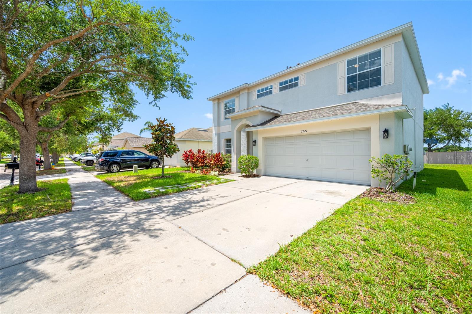 Grand Entry to Large Driveway and Home