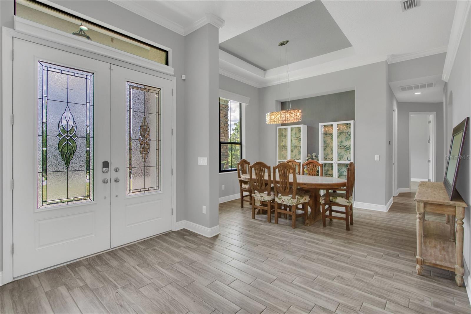 Entrance facing dining
