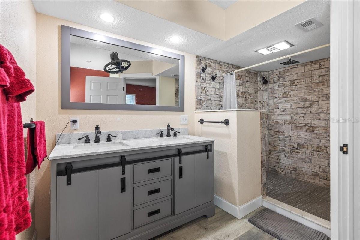 Primary ensuite bath