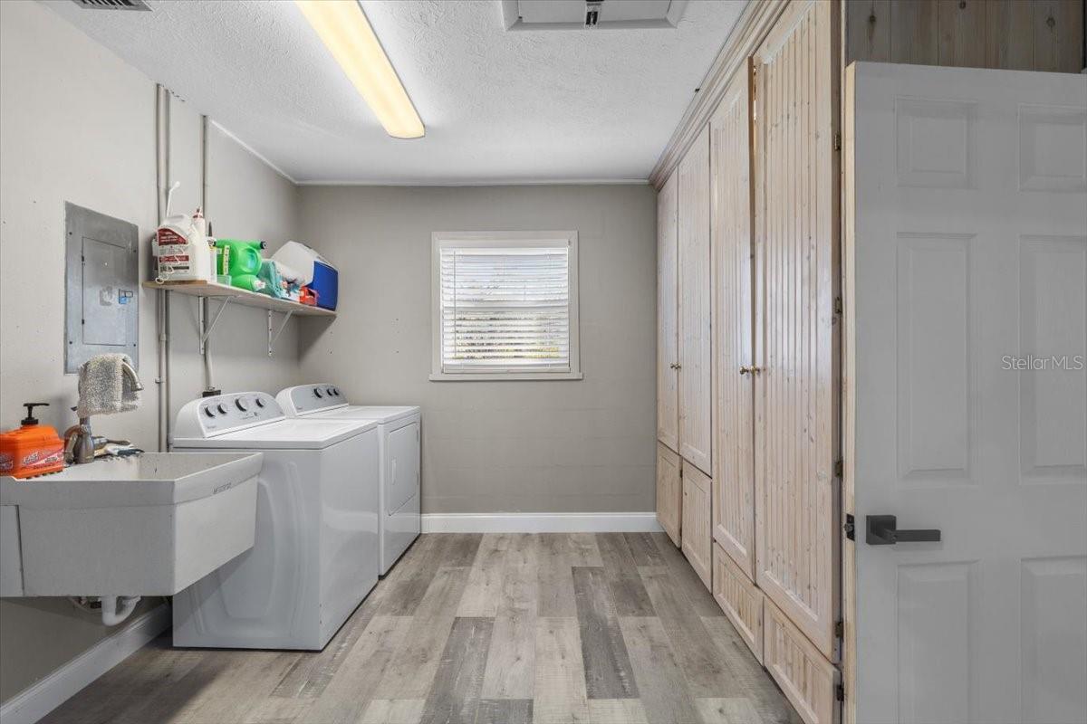 Spacious Laundry room with storage