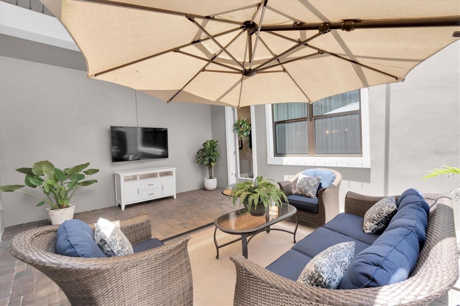 PRIVATE SCREENED LANAI TO ENJOY THE FLORIDA LIFESTYLE