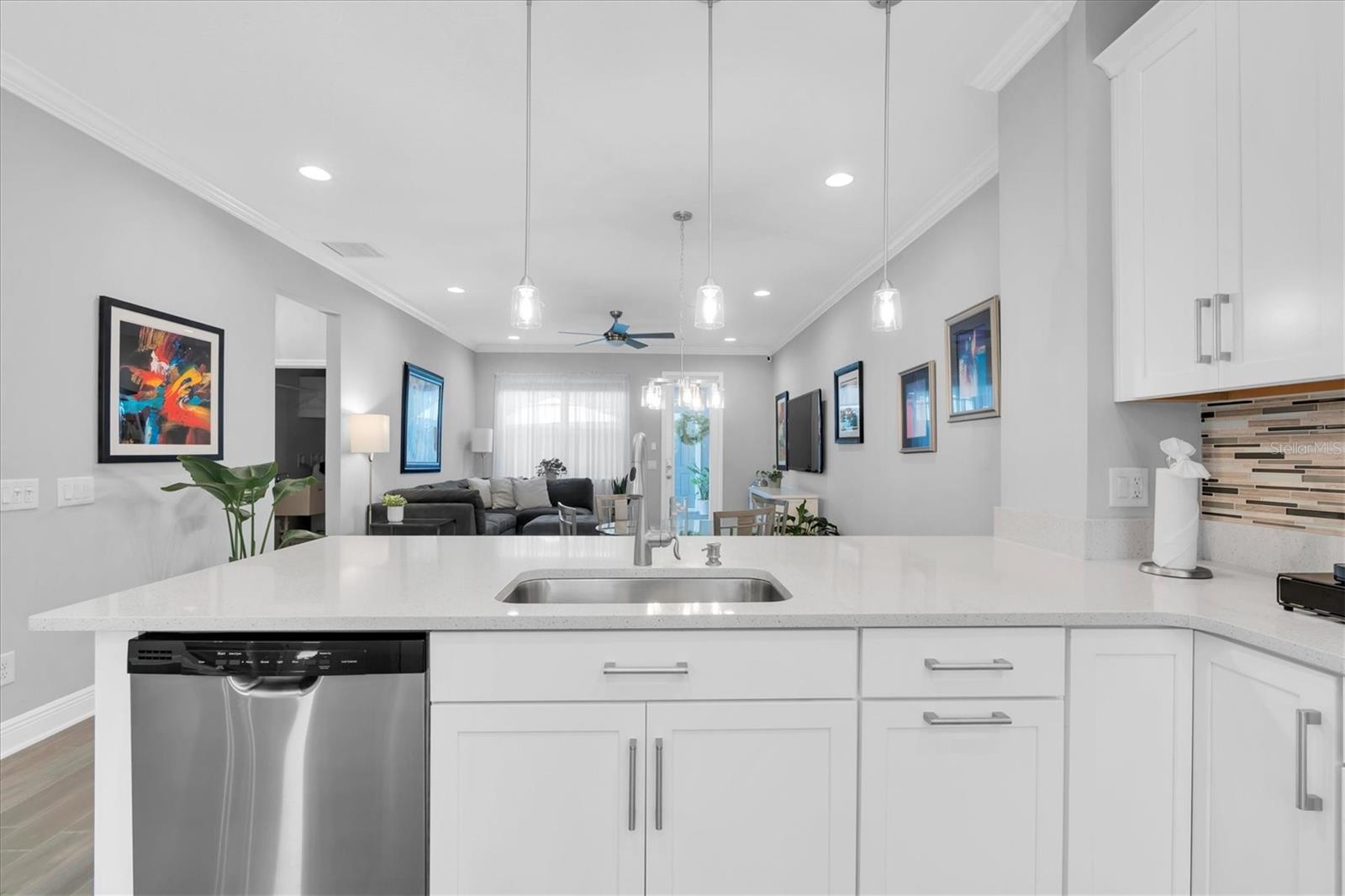 OPEN FLOOR PLAN