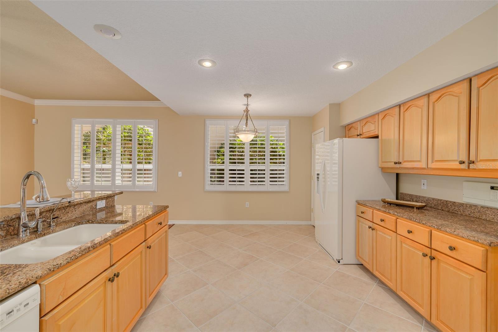 Kitchen includes a reverse osmosis system!