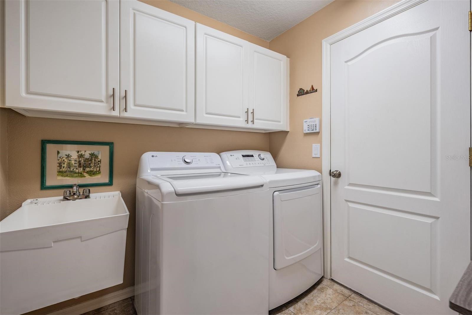 Walk-in laundry room