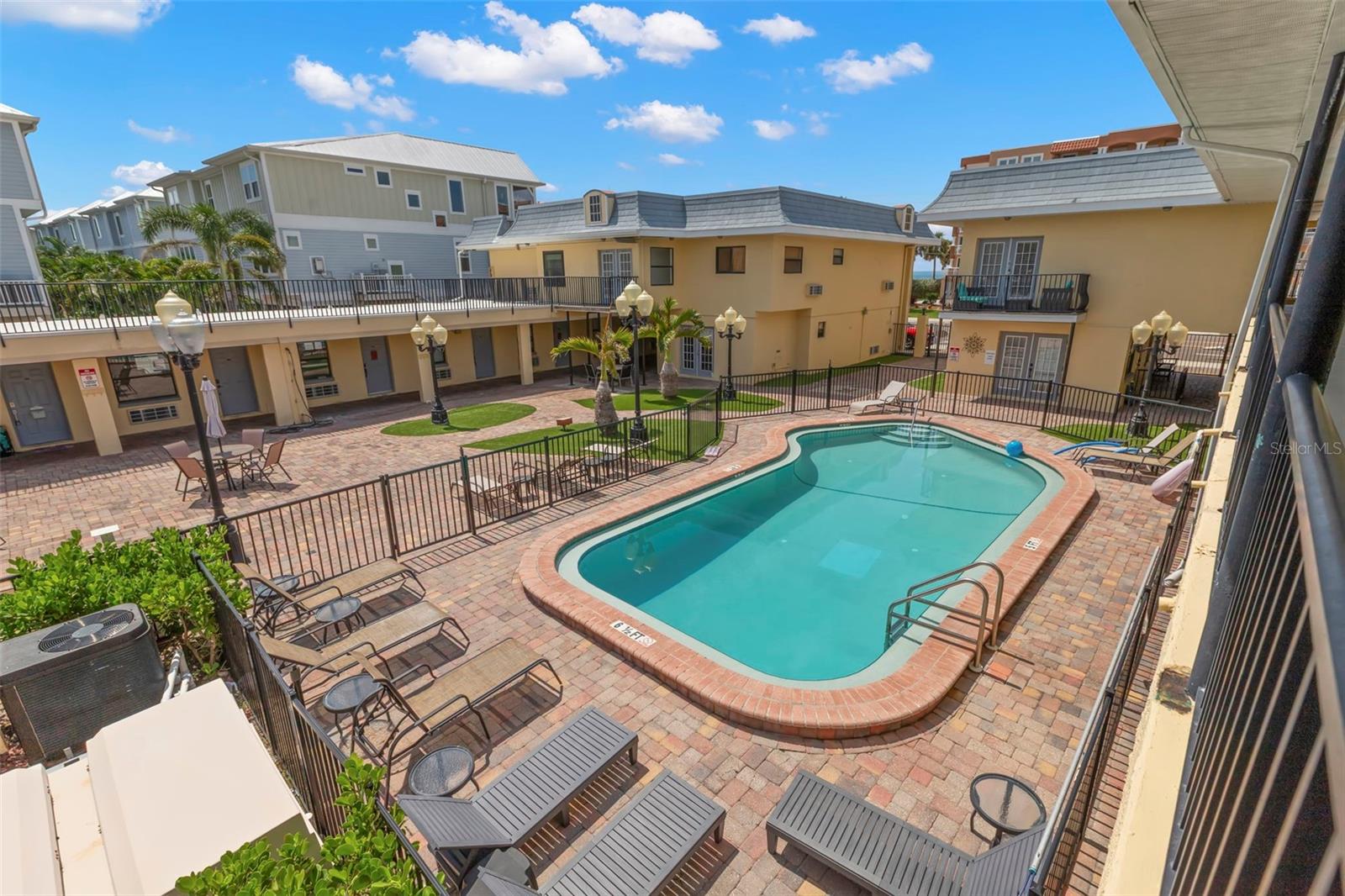 TB8511418