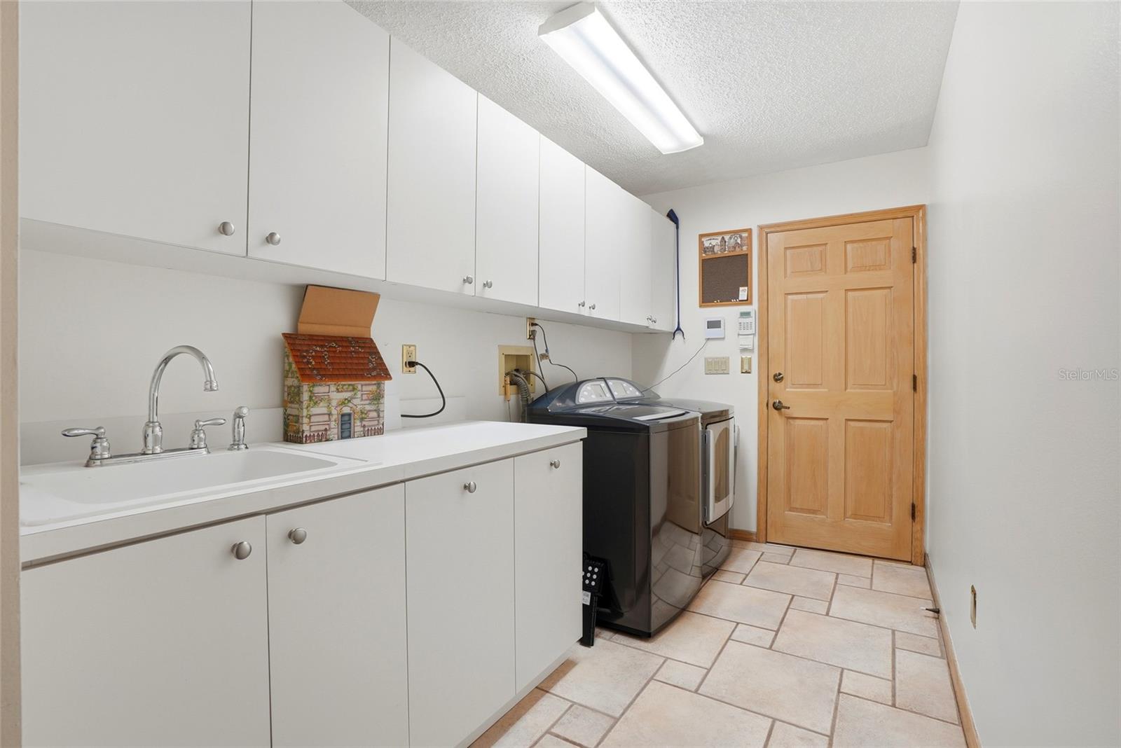 Laundry room connecting to the garage entry
