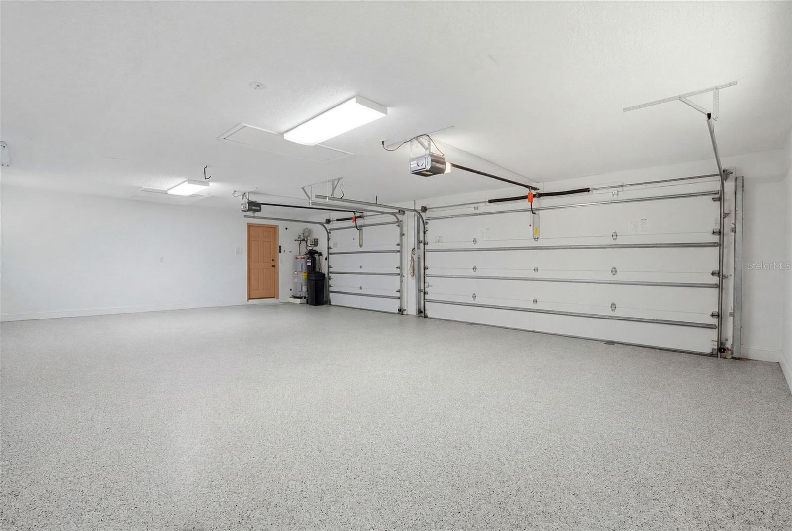 3 car garage with newer epoxyflooring (2024)