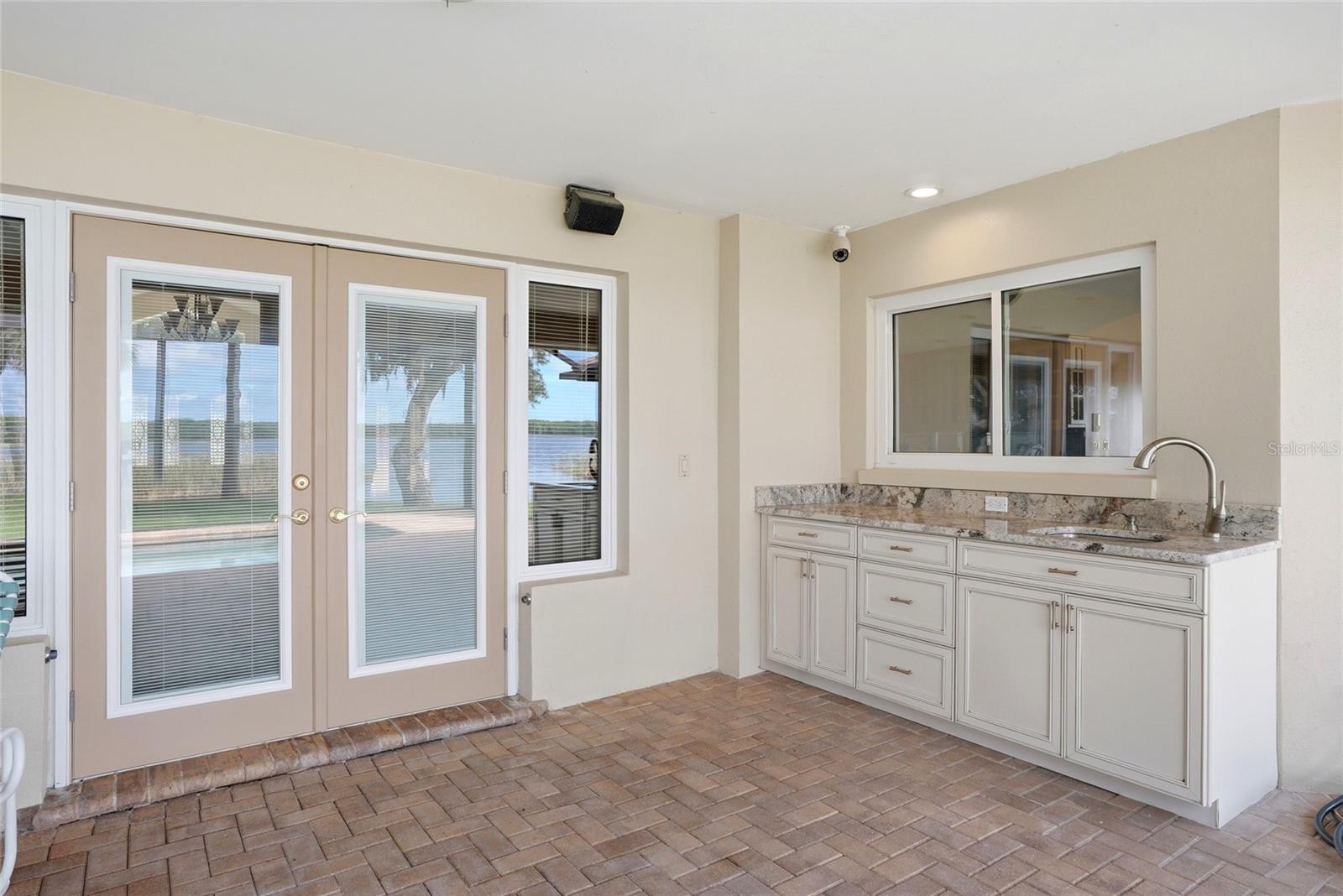 Outdoor kitchen area withconvenient pass-throughaccess to the main kitchen.
