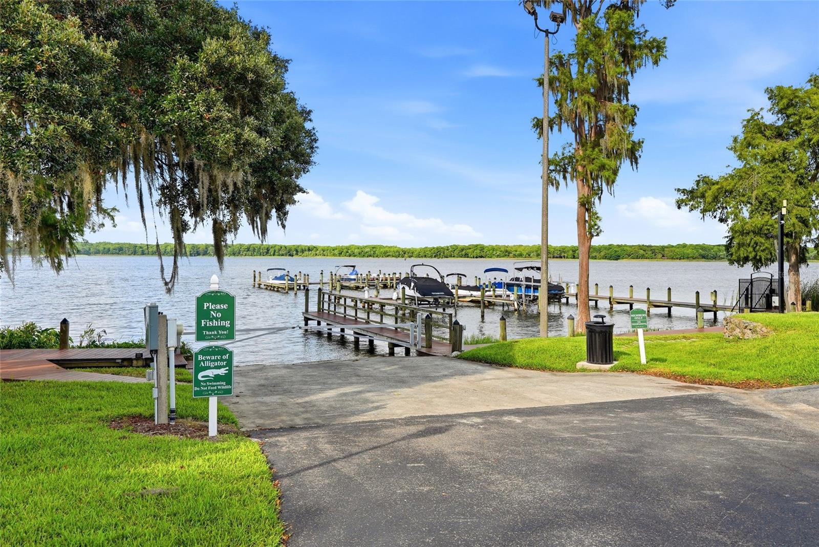 Residents enjoy a private gatedmarina with boat slipsavailable on Lake Tarpon and agated boat ramp, a privategated community pier, a nineacre common area park, awalk-out gazebo overlooking alarge pond with a fountain,paved walking pathsthroughout the common areas,a playground, two gated tenniscourts, and a basketball court.