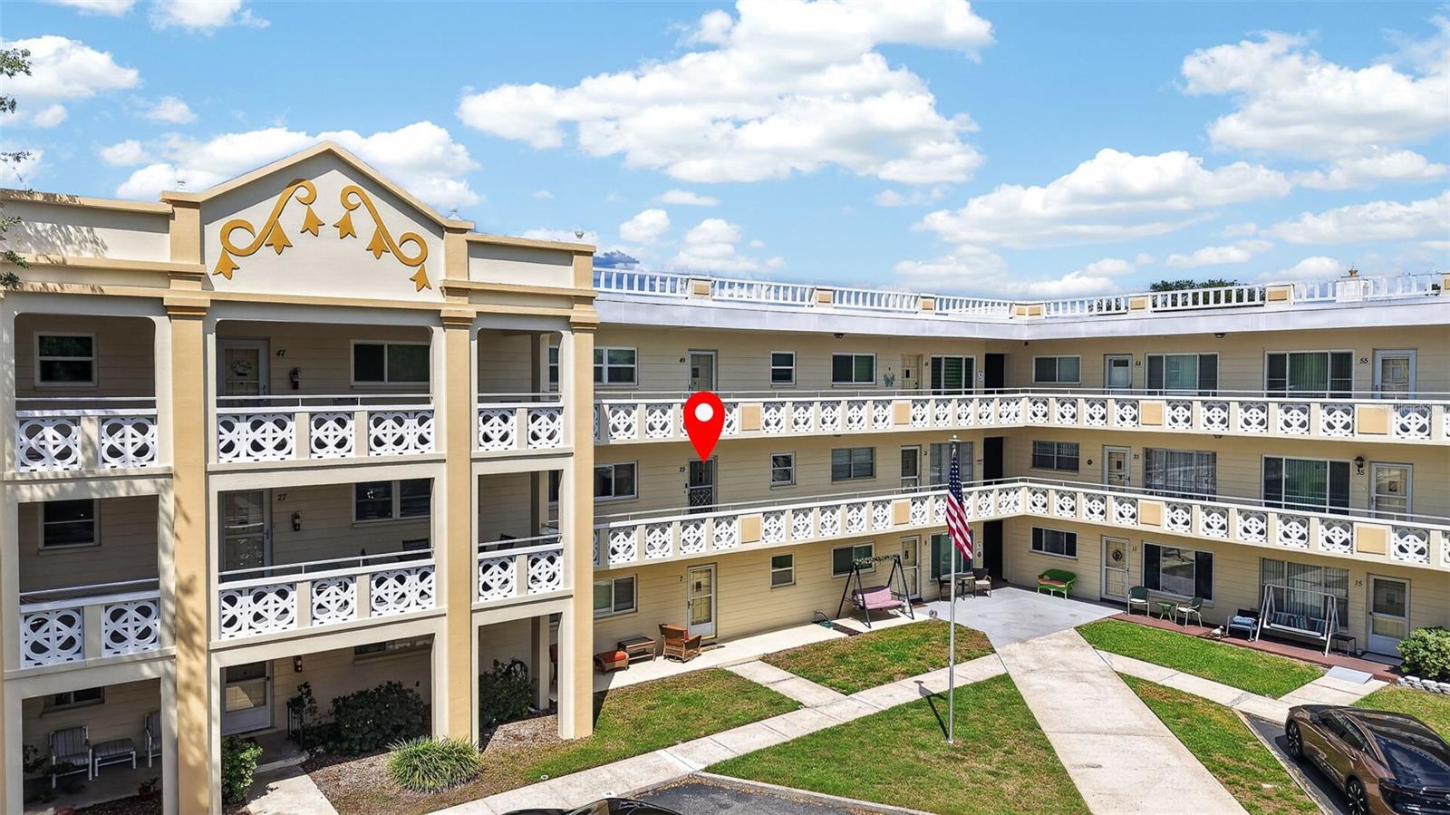 TB8511438