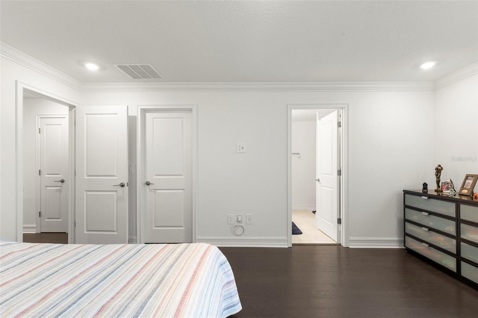 TB8511449