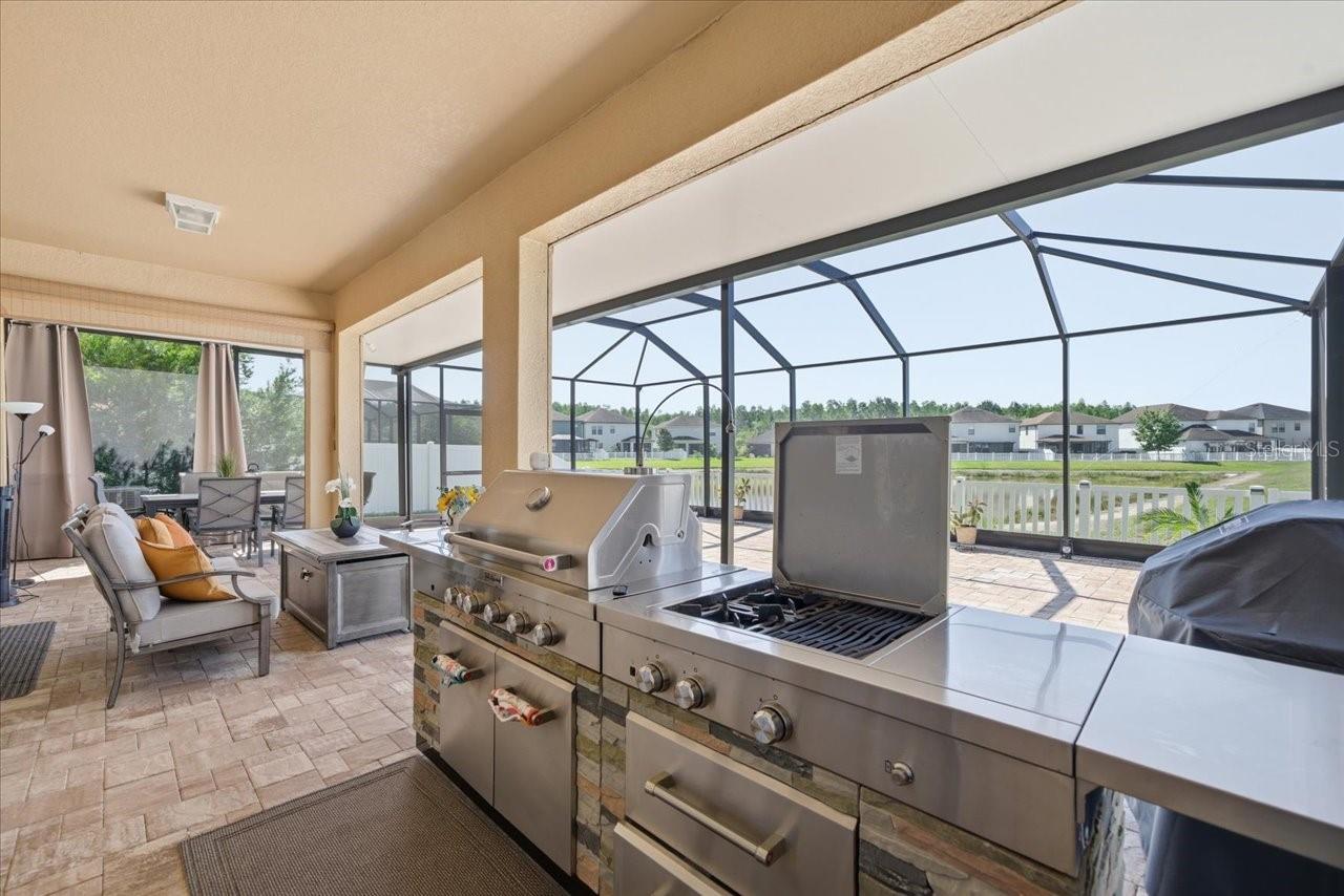Screened in large lanai