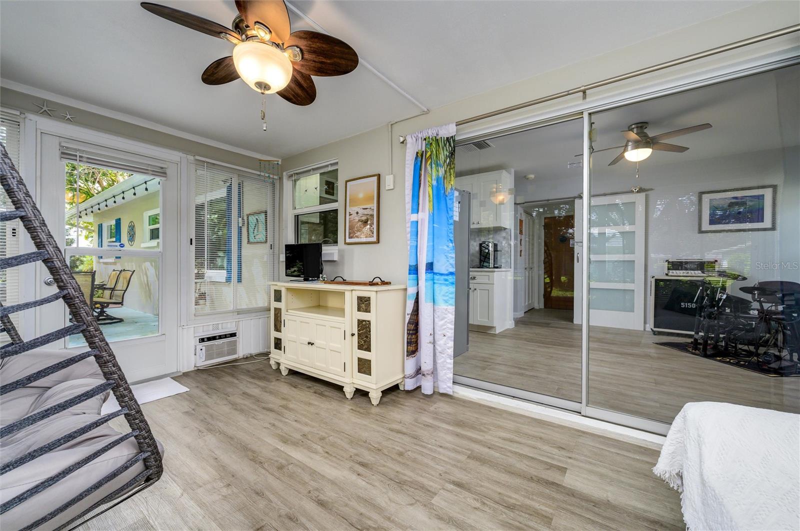 TB8511470
