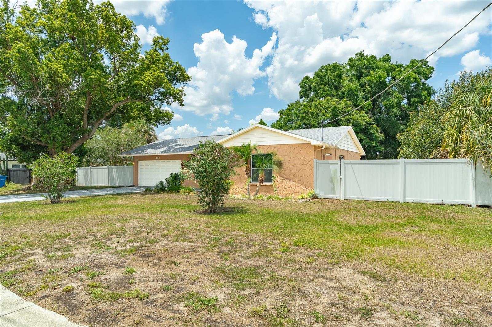TB8511478