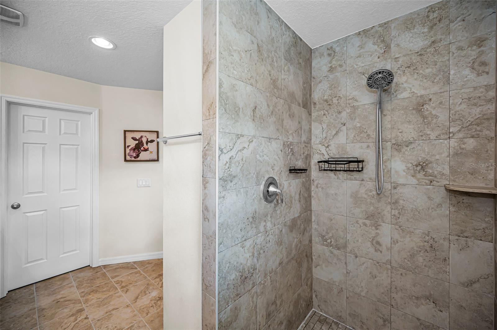 Expansive shower that has been beautifully maintained