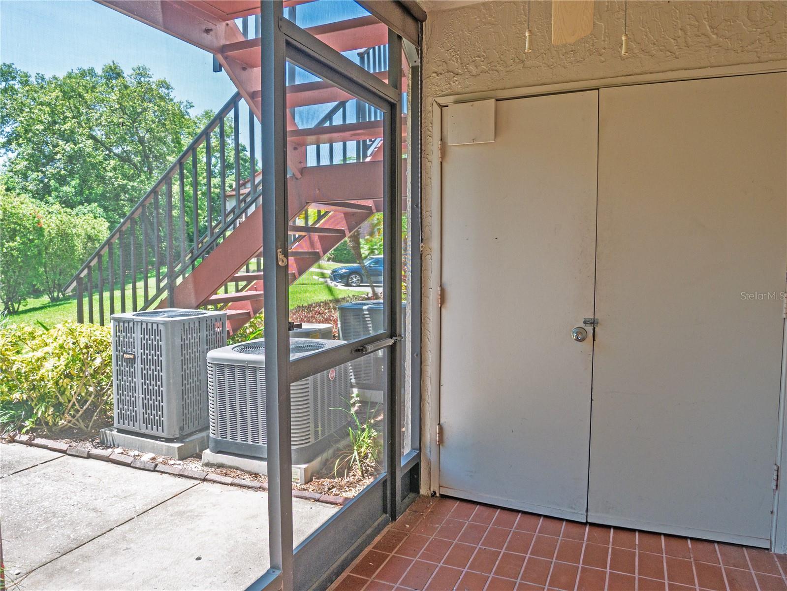 Screened in Porch with Laundry