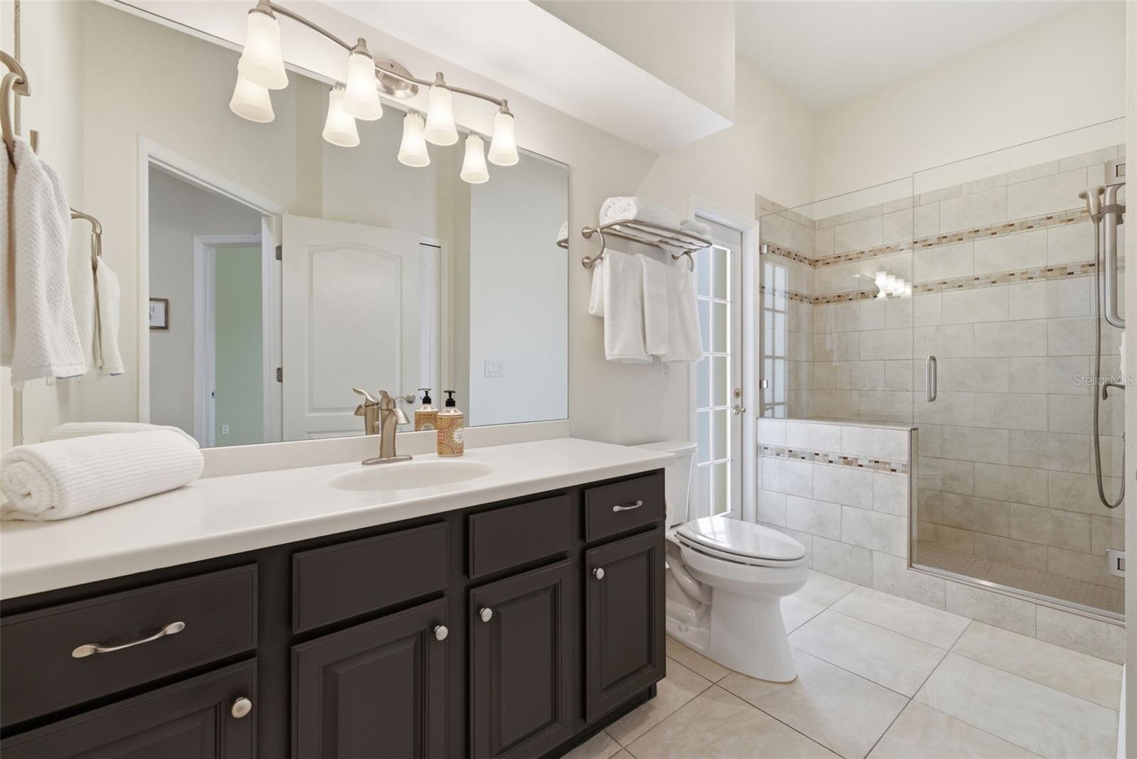 Guest bathroom 1