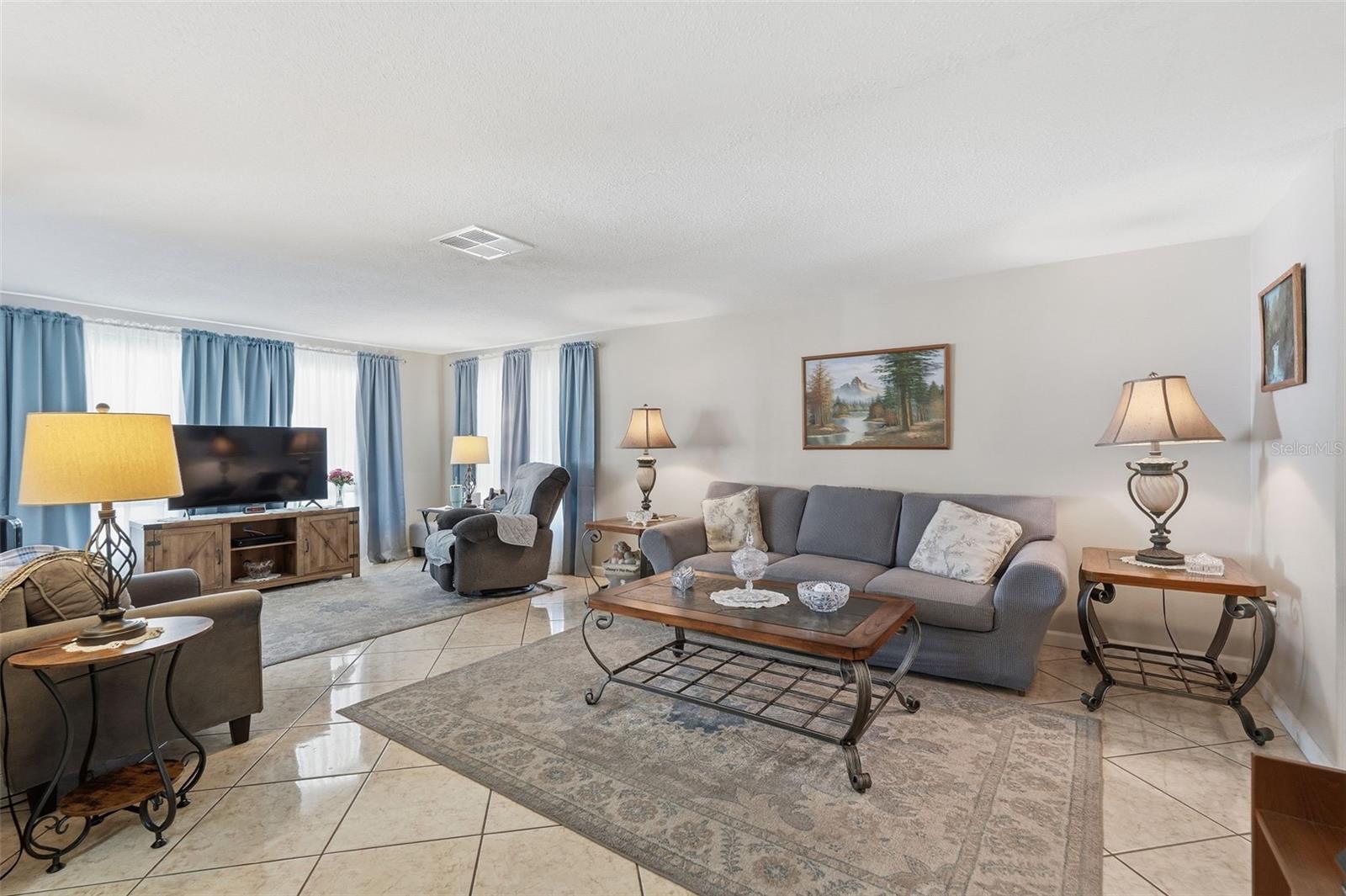 TB8511563