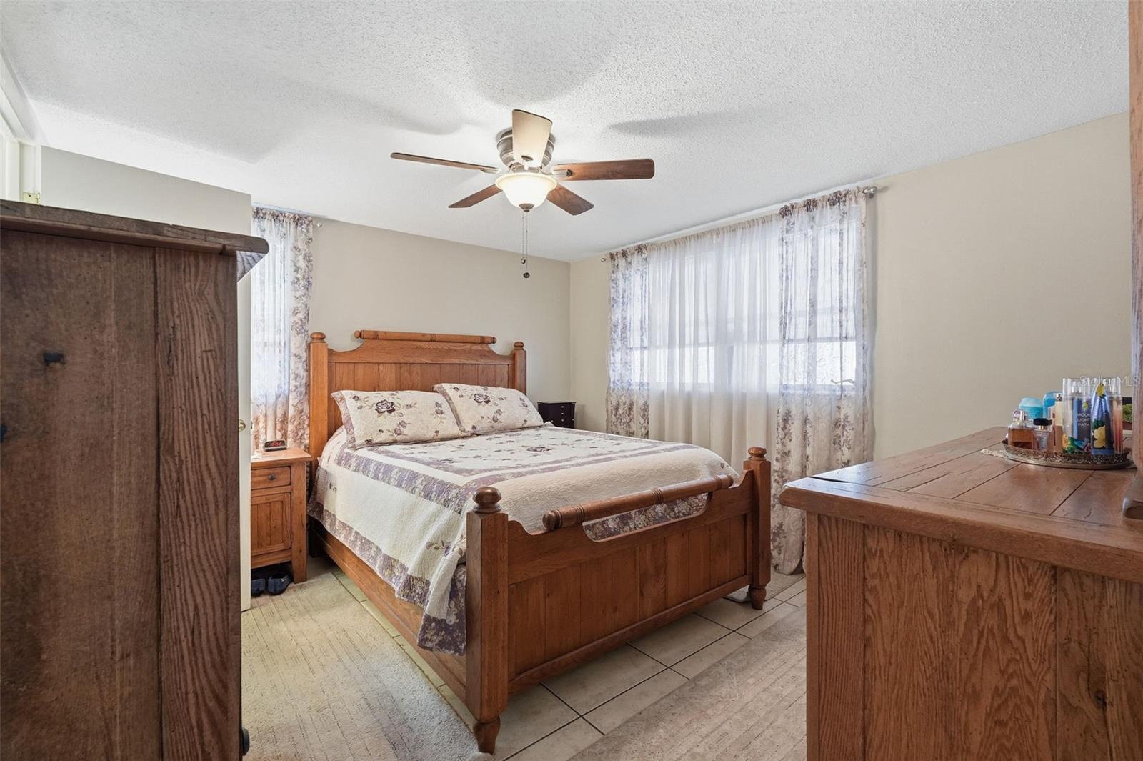 TB8511563