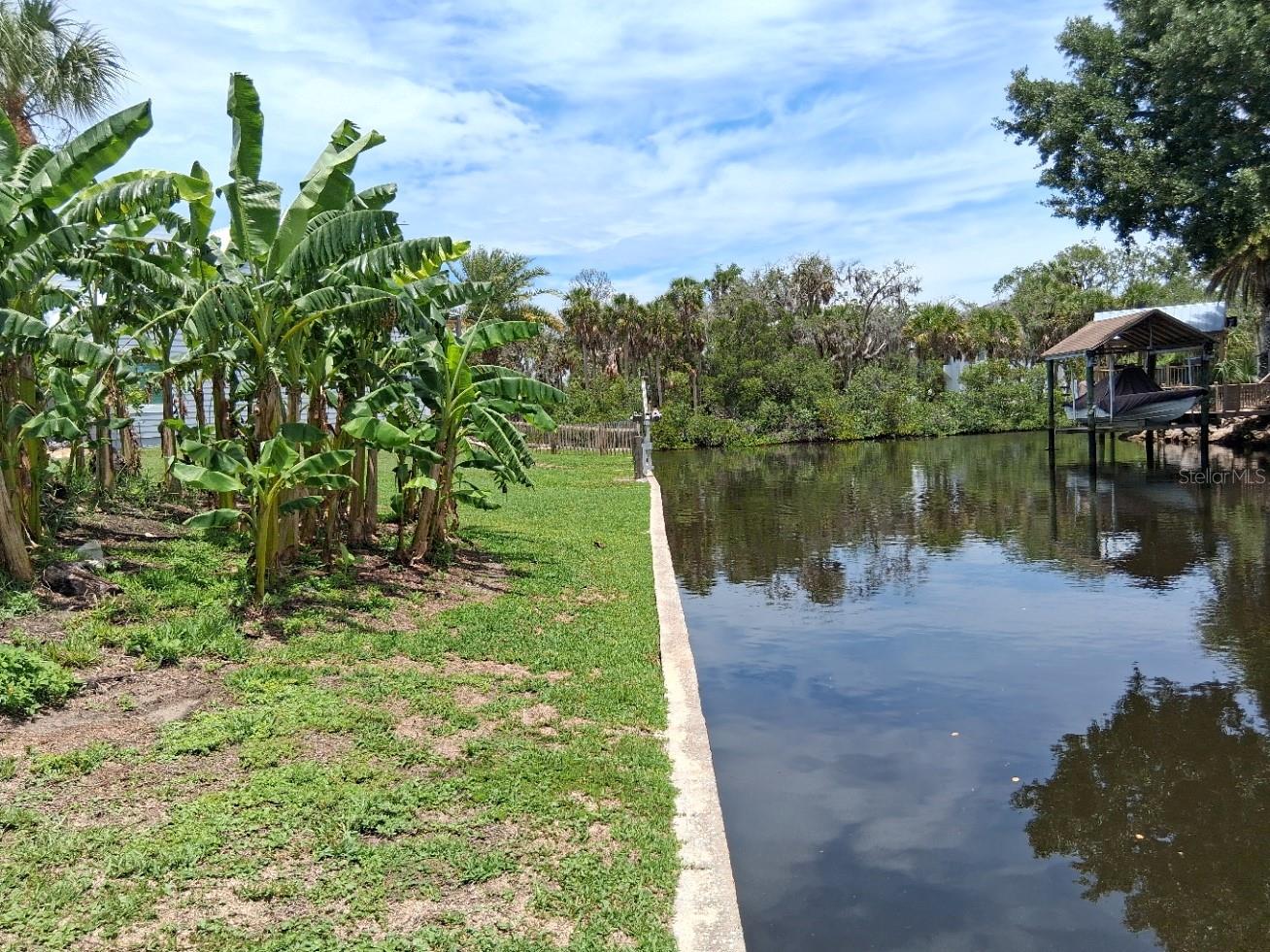 Canal along right side - adjacentl lot included = additional 152' canal frontage!
