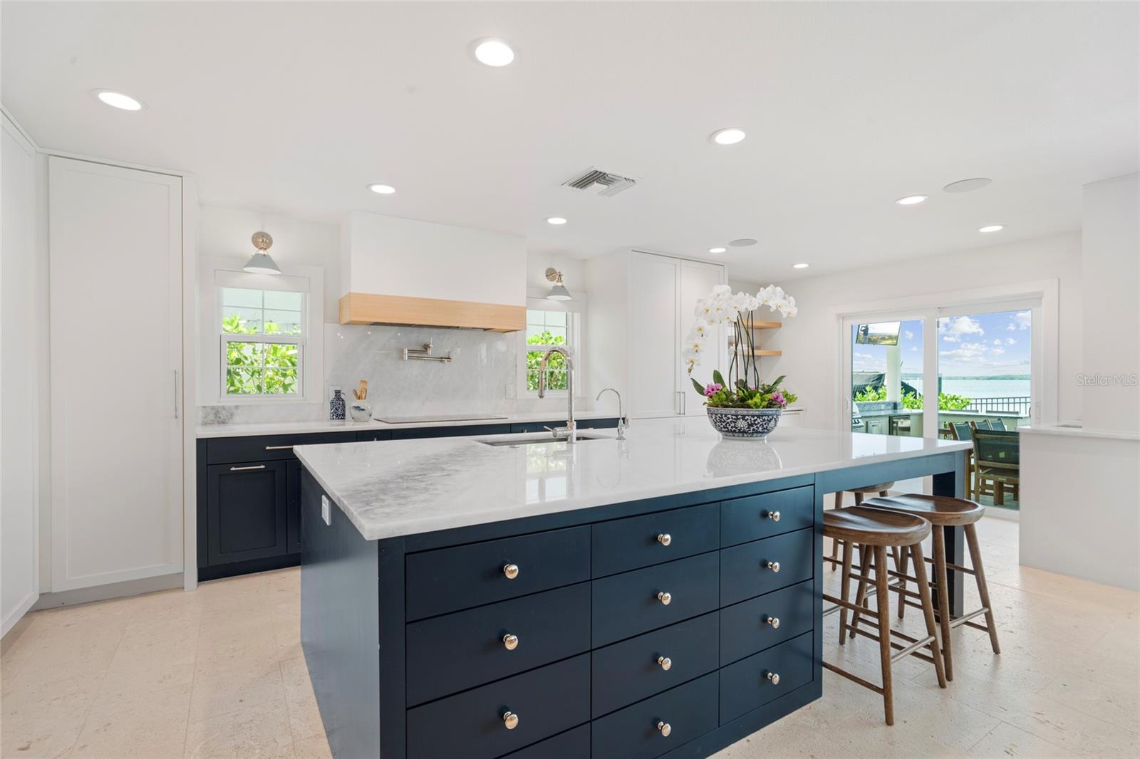 Large kitchen Island with seating for 6, virtually enhanced