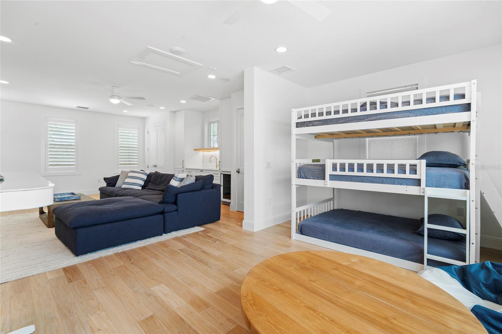 gueat suite with surround sound