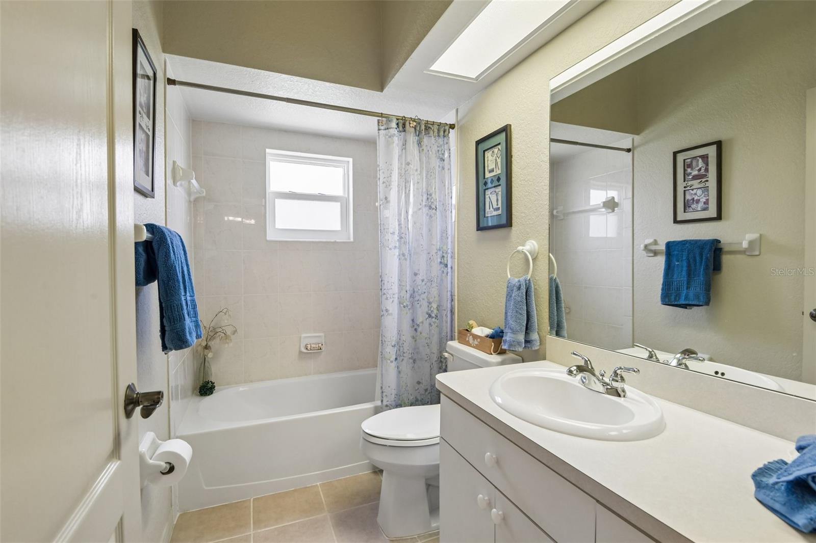 Guest Bathroom w/ Tub