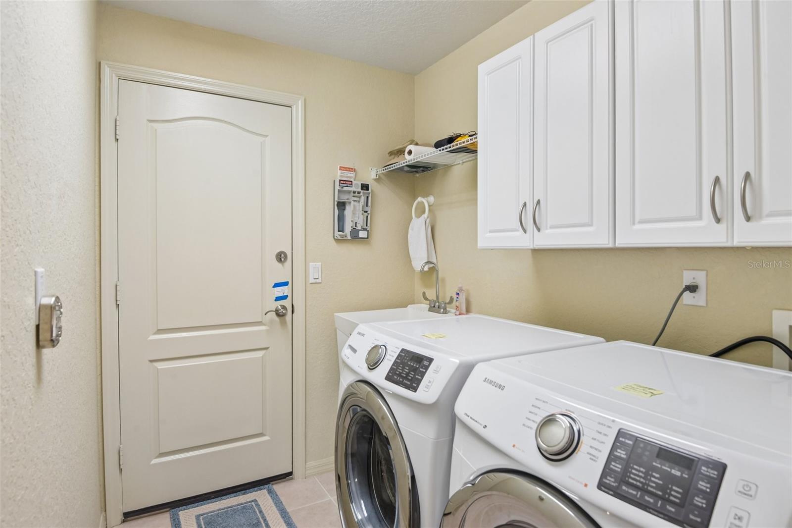 Laundry Room w/ washtub - Leads to garage
