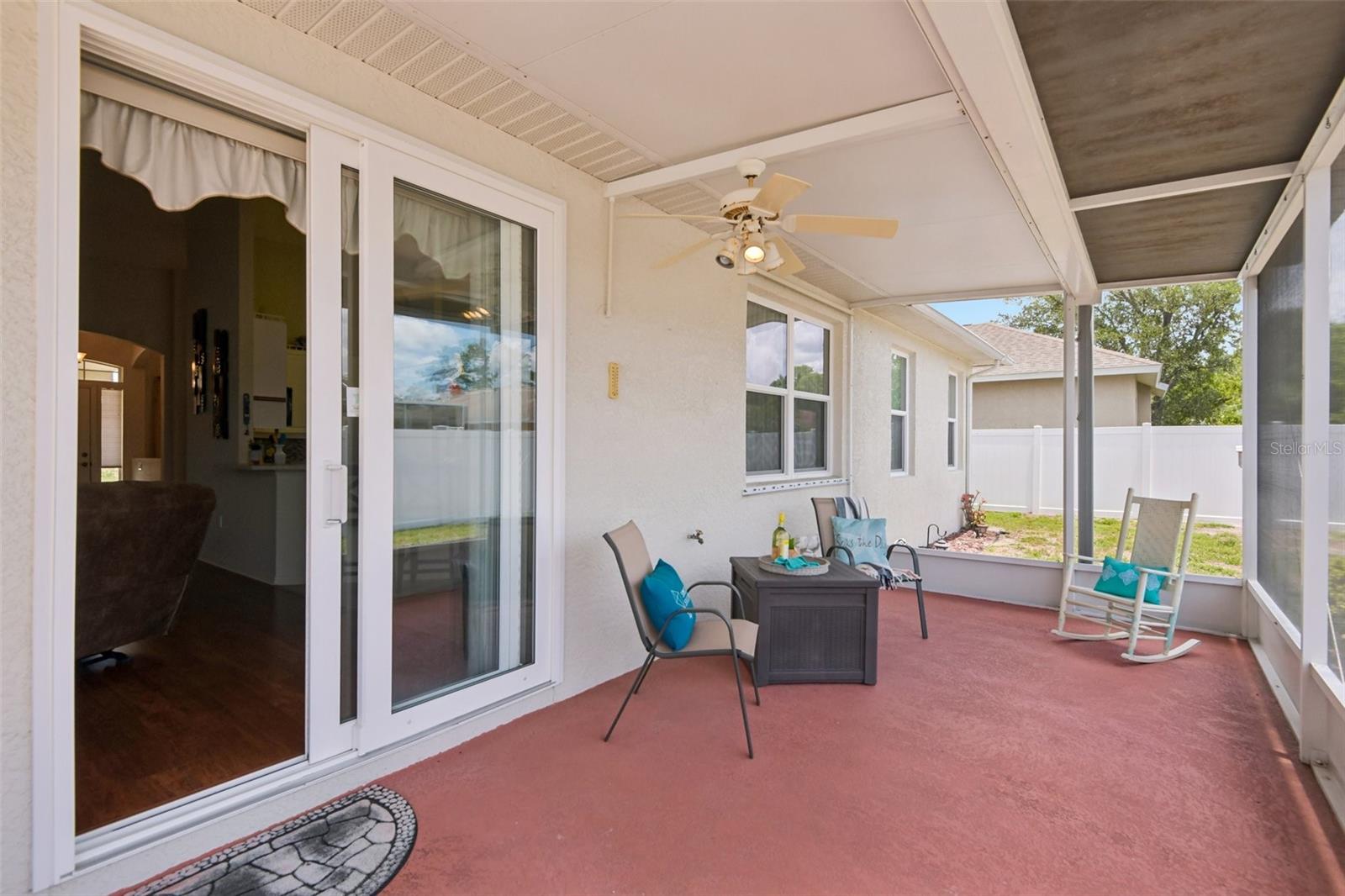 Lanai w/ Ceiling Fan