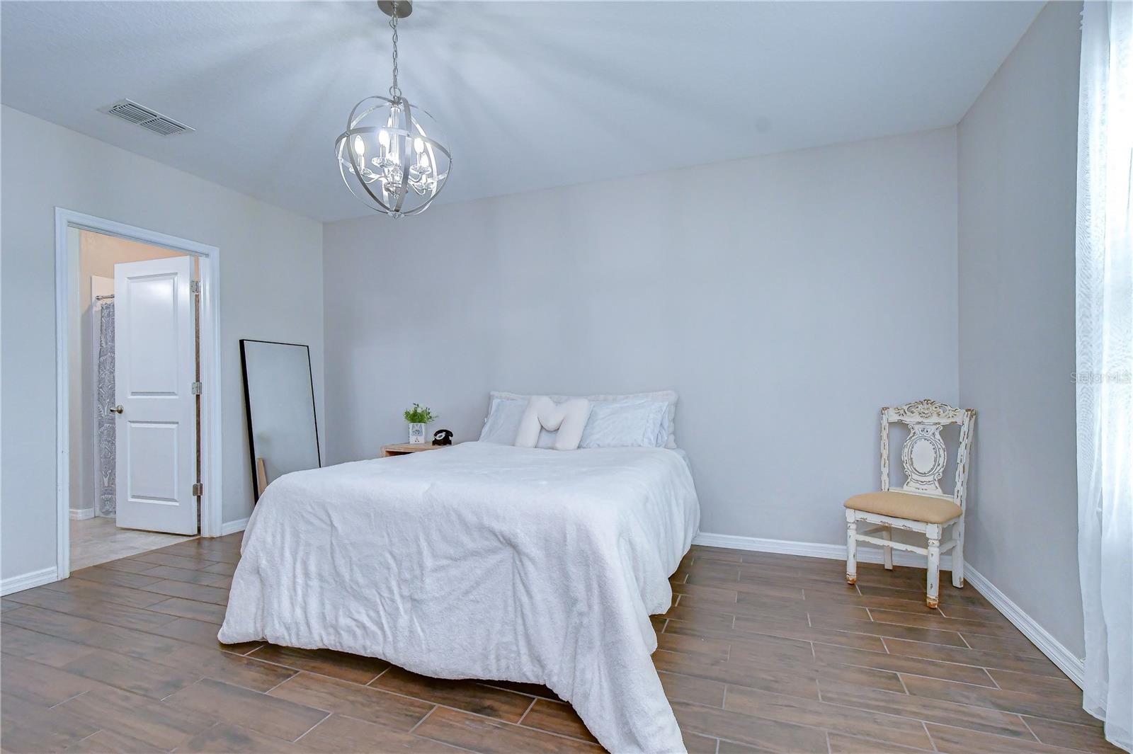 Primary Bedroom (1st Floor)