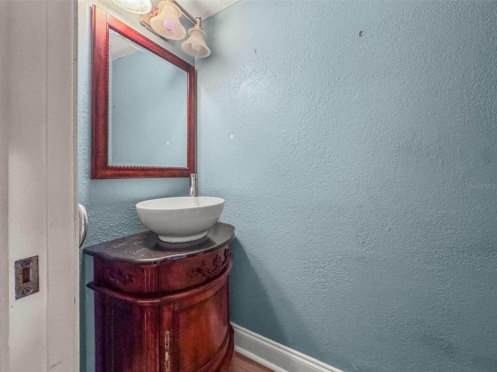 1/2 Bath