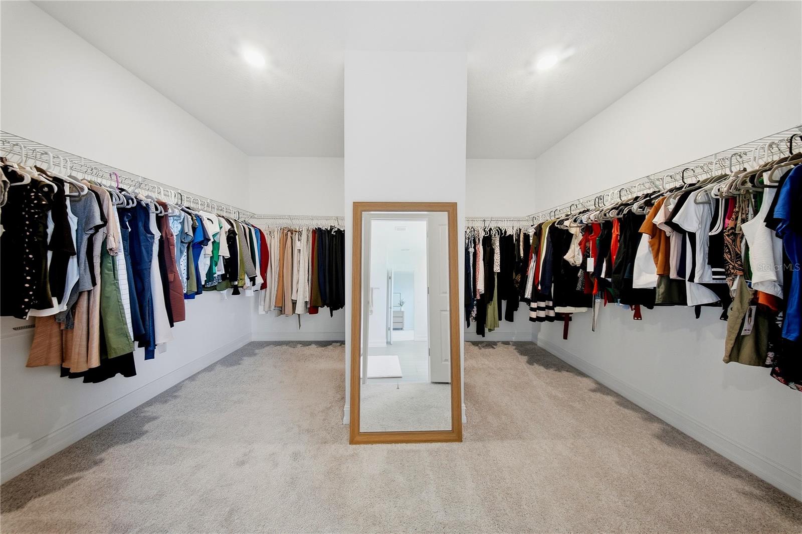 TB8511748