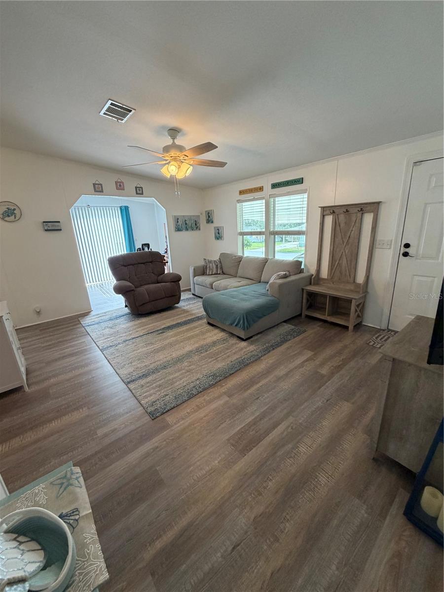 Spacious living room