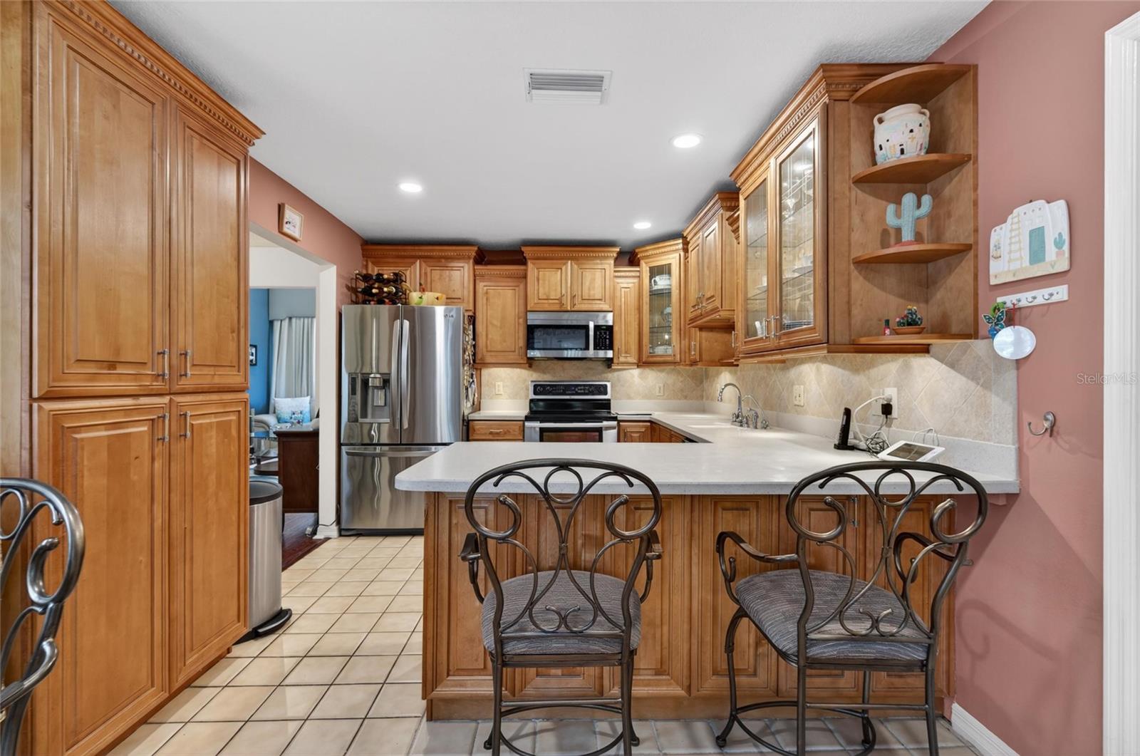 BAR SEATING IN THE KITCHEN