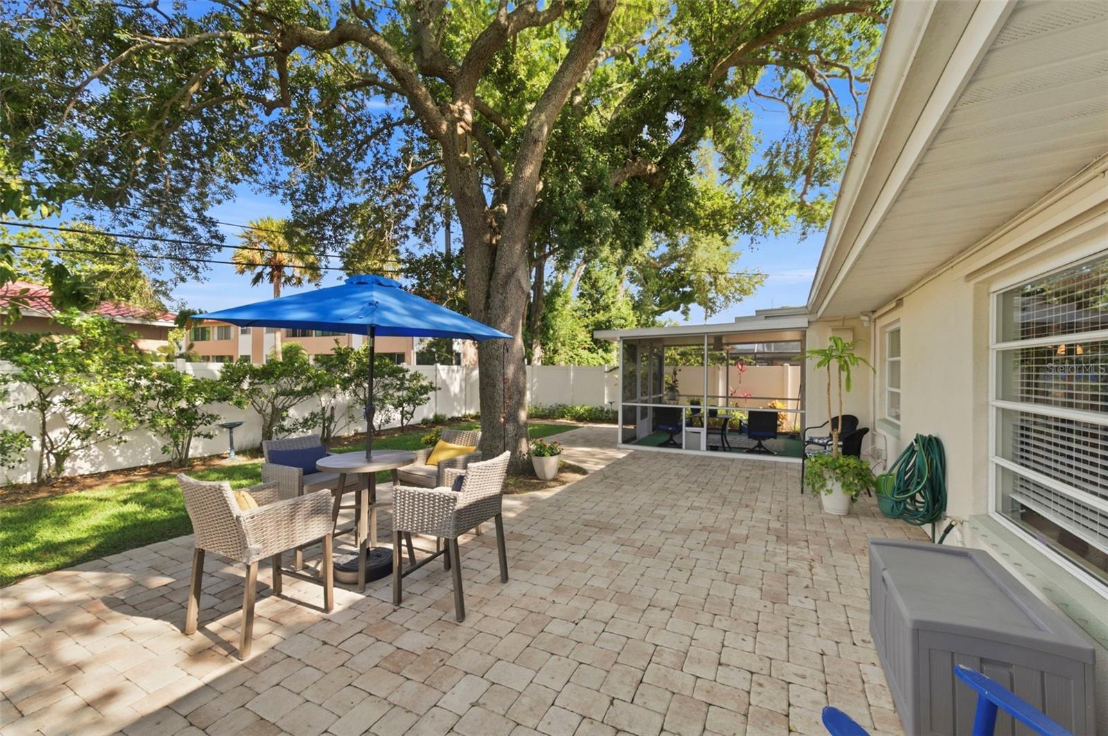 TB8511832
