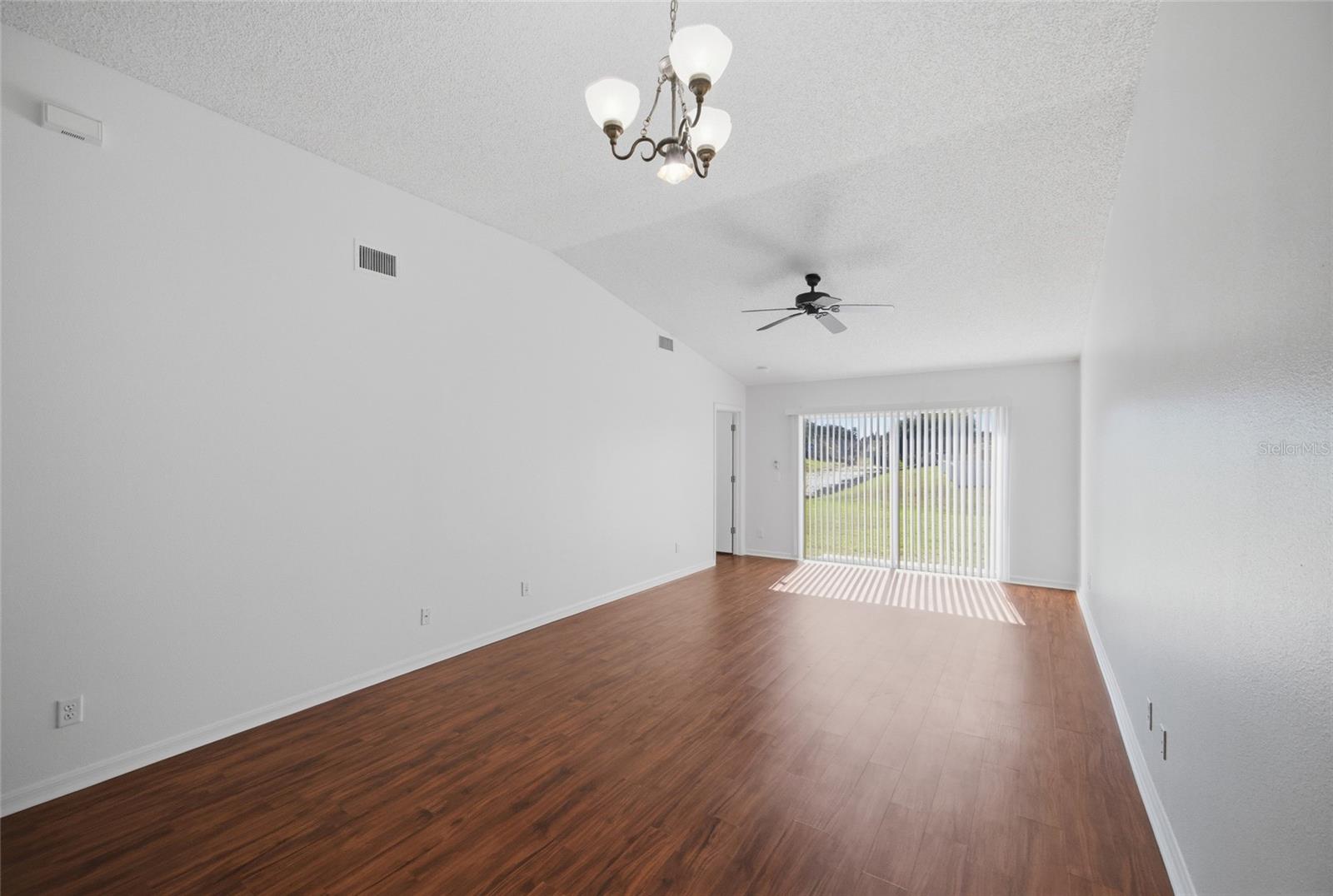 TB8511842