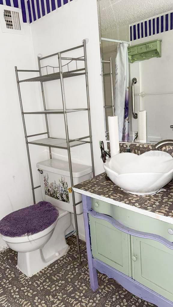 Primary en-suite bathroom 2